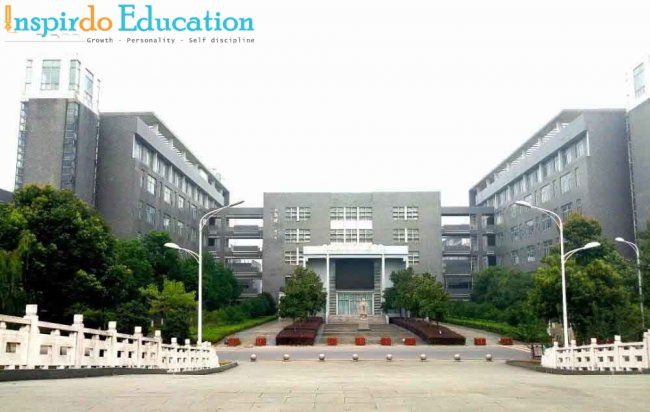 dai-hoc-duoc-trung-quoc-01_1