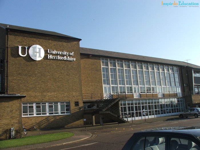 hoc-bong-len-den-20-dai-hoc-hertfordshire