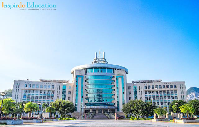 truong_dai_hoc_khoa_hoc_ky_thuat_Quang_Tay