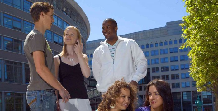 moi-truong-quoc-te-tai-rotterdam