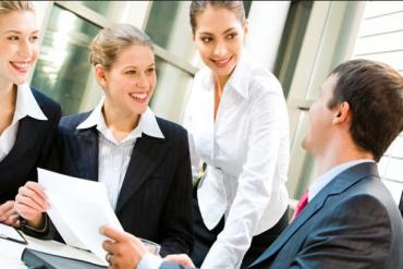 Mức lương trung bình trong lĩnh vực quản trị kinh doanh tại Anh Quốc