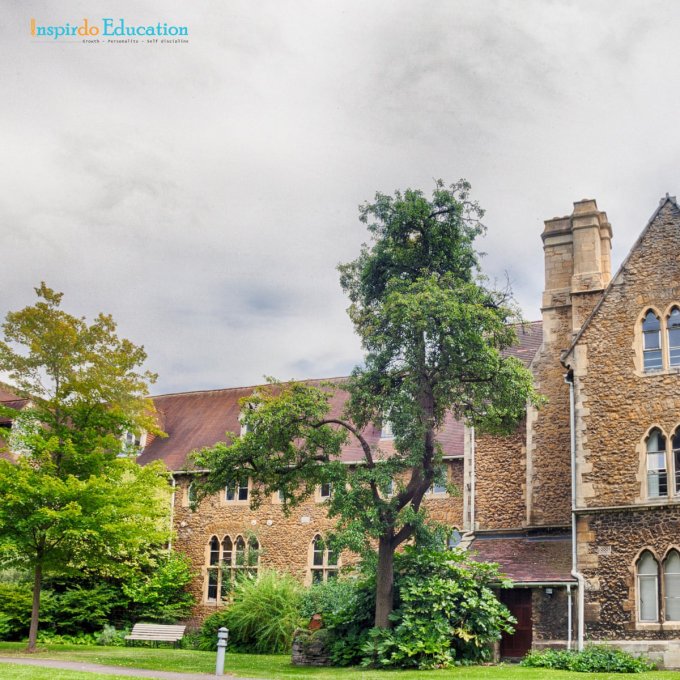 Gloucestershire-uni-2